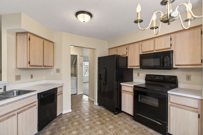 Building Photo - Hampton’s Westview Lakes