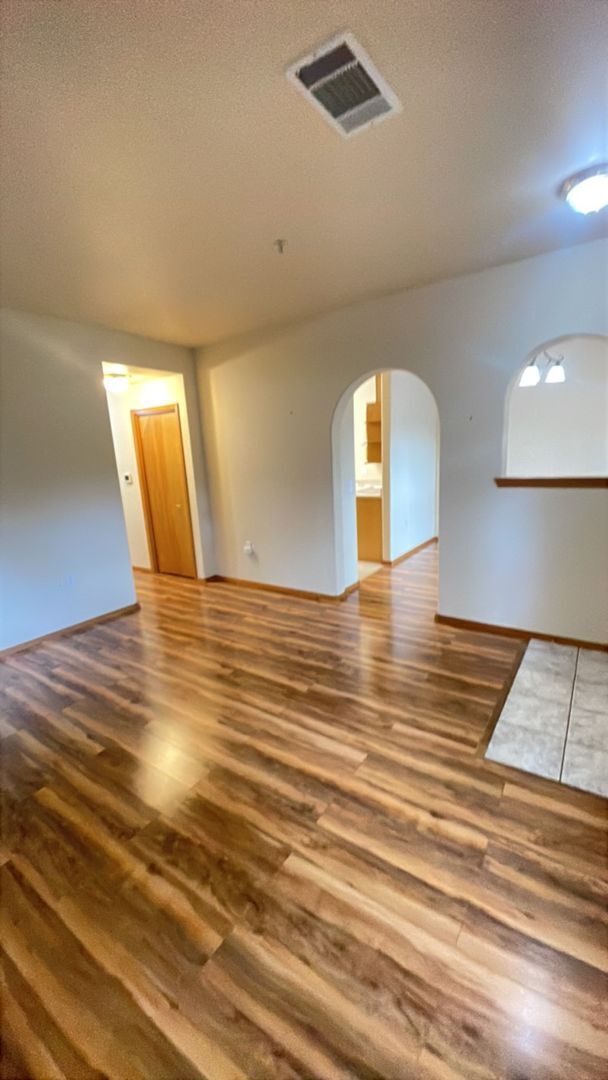 Foto del edificio - 1 Bedroom +Bonus Room, 1.5 bath Condo in Mountain Meadows Community!