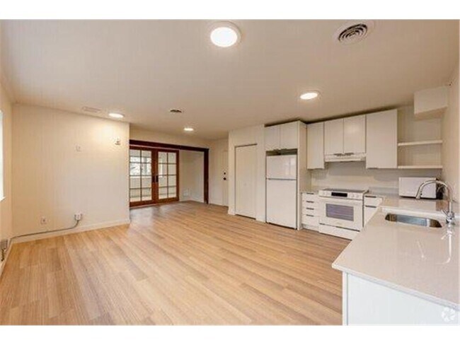 Building Photo - 3225 Minnehaha