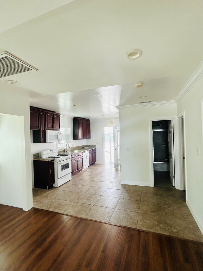 Foto del edificio - 8840 Amboy Ave