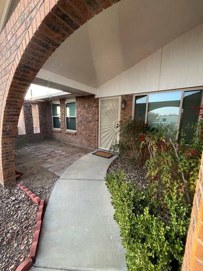 Foto del edificio - 10713 Hagen Rd NE
