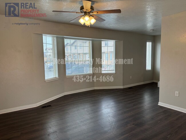 Foto del edificio - 3-bedroom, 1.5-bathroom Town Home