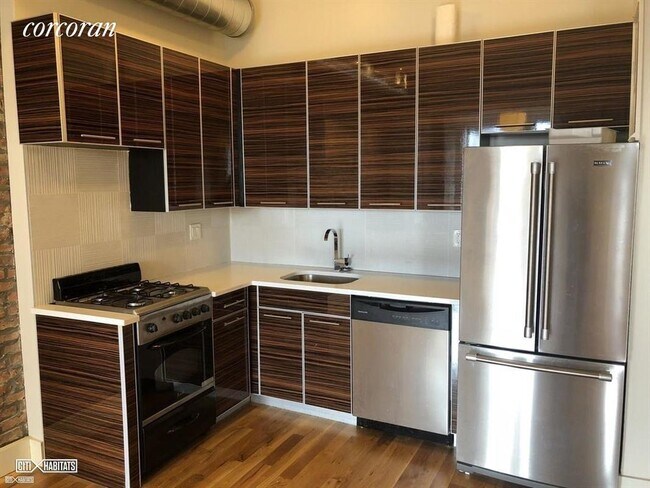 Foto del edificio - 862 Knickerbocker Ave