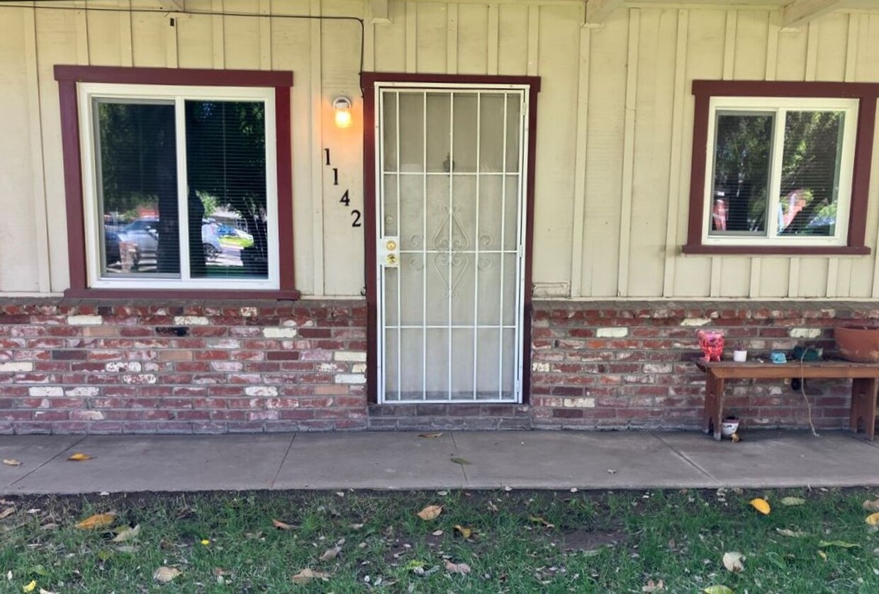 Primary Photo - 1142 Stoddard Ave