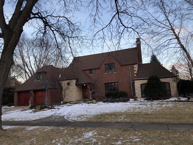 Building Photo - 107 Beverly Pl