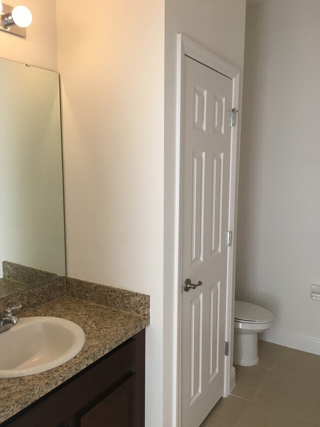 Foto del edificio - 4 BED HOME IN GATED COMMUNITY!! WINTER GAR...