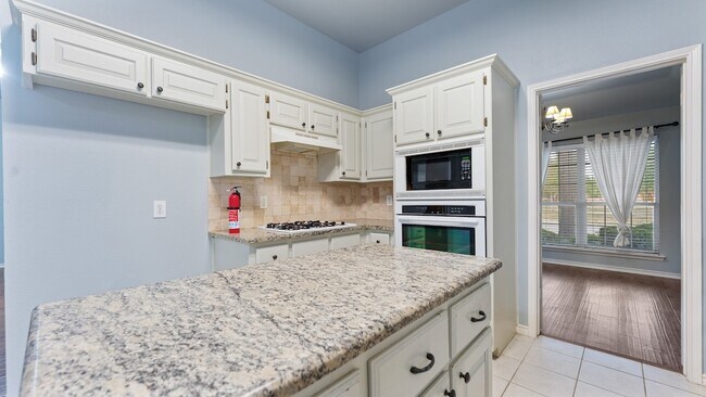 Photo - 525 Mustang Ridge Dr House