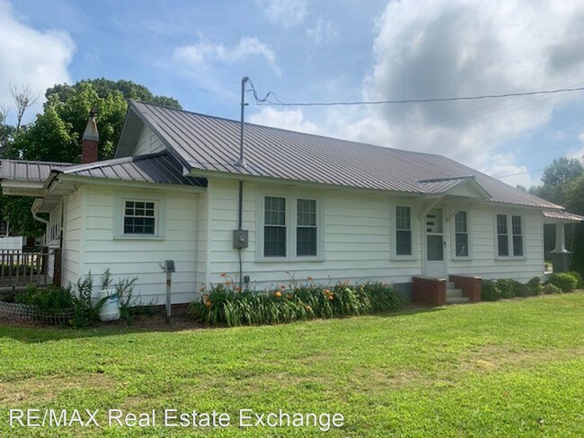 Building Photo - 3 br, 2 bath House - 104 South Spruce Street