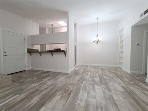 Building Photo - 2425 Augusta Dr