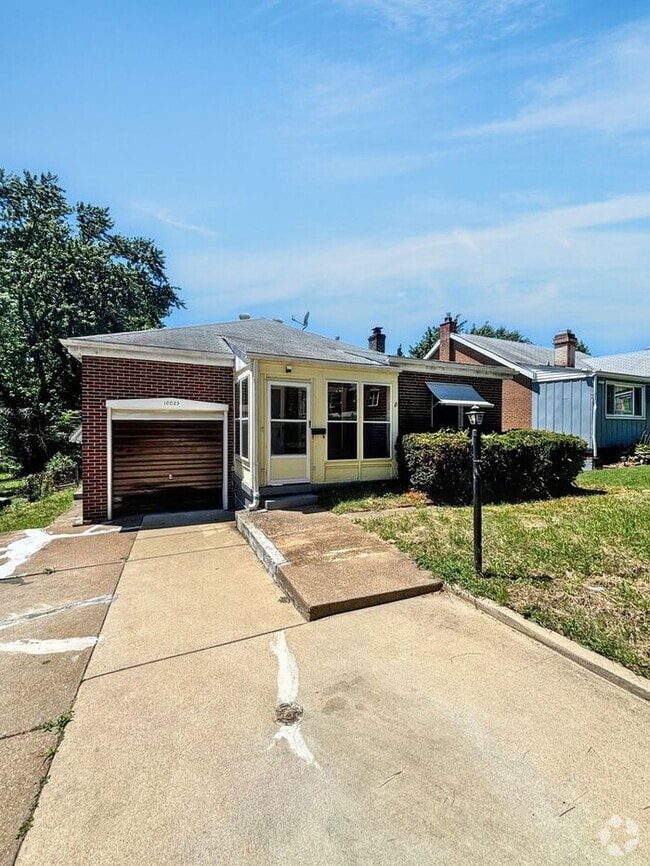 Building Photo - 10025 Sheldon Dr
