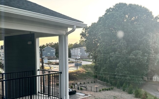 Building Photo - Lakefront living in Sherril's Ford