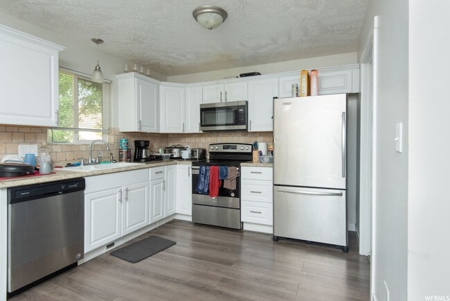 Building Photo - North Provo Duplex