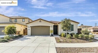 Building Photo - 4067 Kenwood Cir