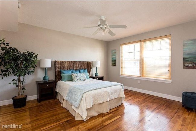 Building Photo - 2 br, 2 bath Condo - 219 4th Avenue North