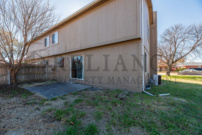 Foto del edificio - 2122 S White Oak Cir