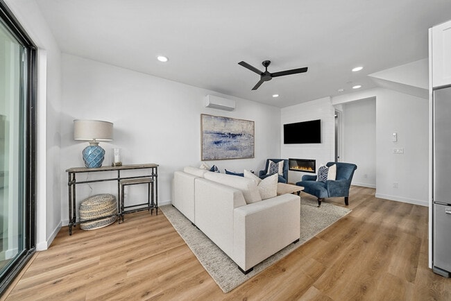 Building Photo - 148 S Myers St