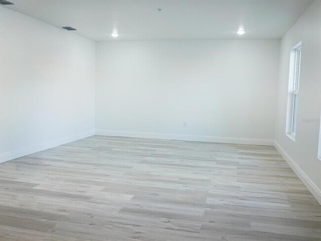 Building Photo - 2201 Conway Dr