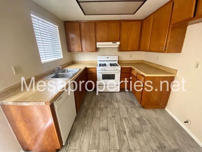Foto del edificio - 741 N Center Ave