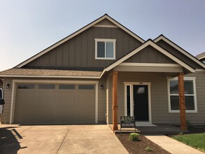 Building Photo - 909 NE Whistle Way