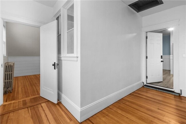 Building Photo - 334 Jastram St