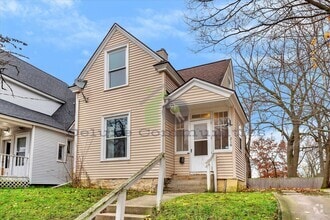 Building Photo - 216 Houseman Ave NE
