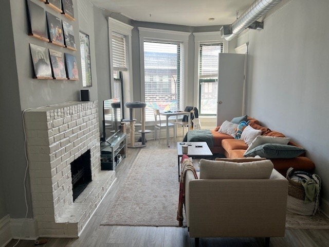 2852-2 Sala de estar - 2850 N. Clark Street Apartments