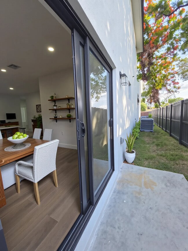 Building Photo - 1313 NW 6th Ave