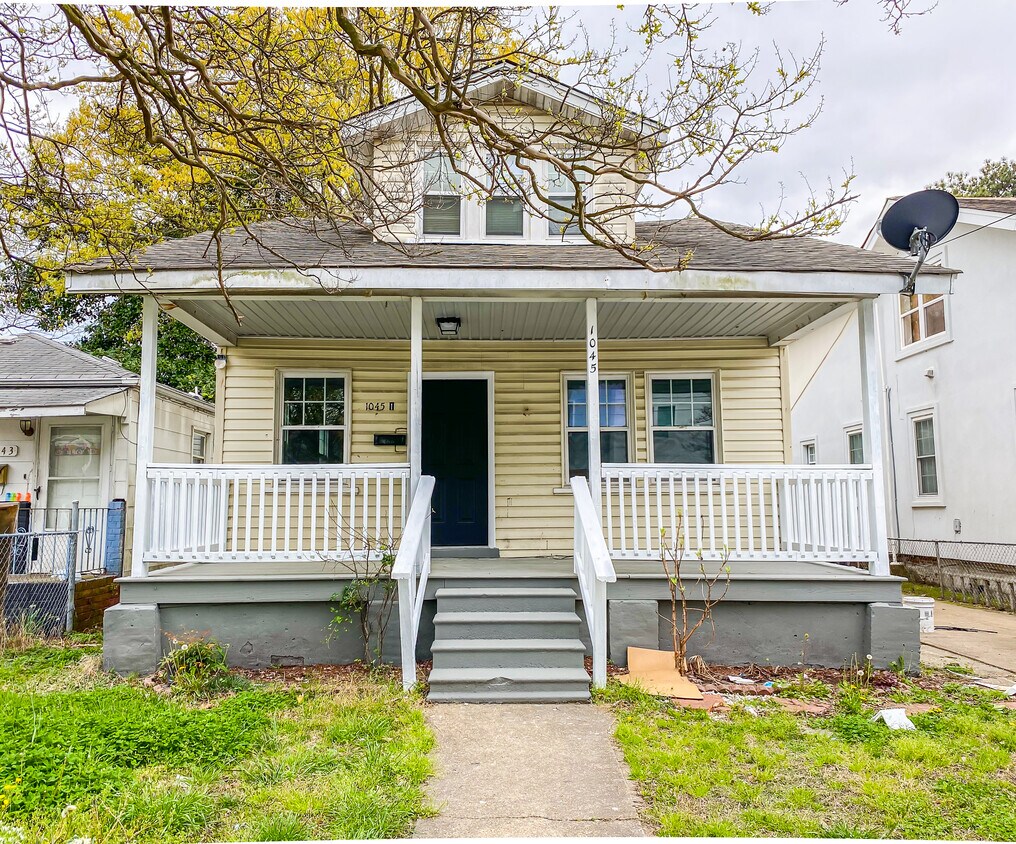 Primary Photo - 1045 W 37th St