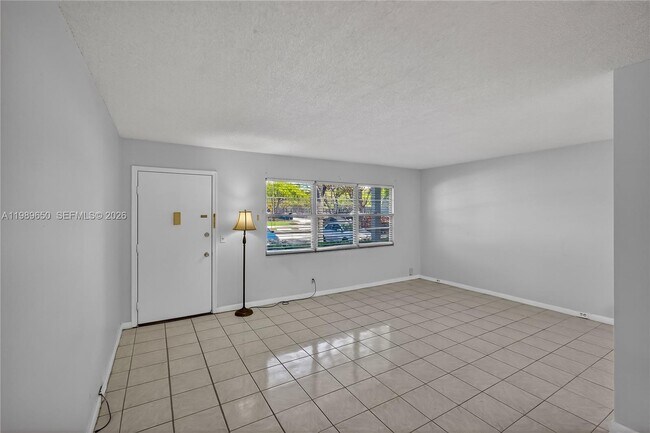 Building Photo - 400 SW 134th Way