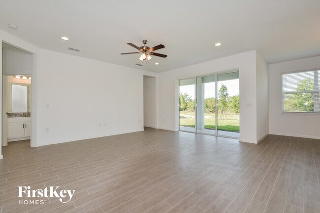 Building Photo - 611 Avila Pl