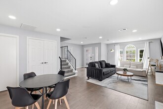 Building Photo - 11092 Quest Dr