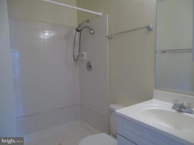 Building Photo - 6527 Kemper Lakes Ct
