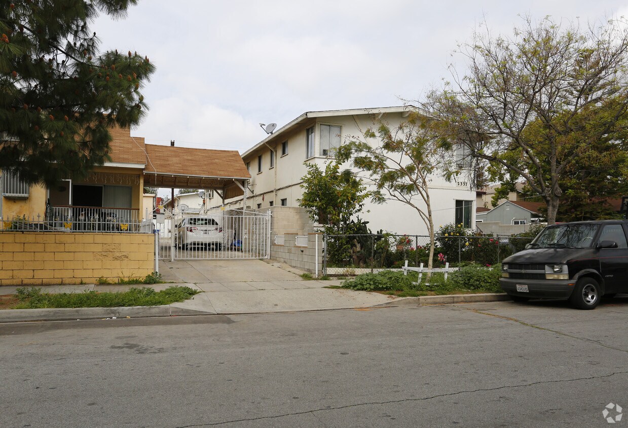Building Photo - 2337 Niagara St