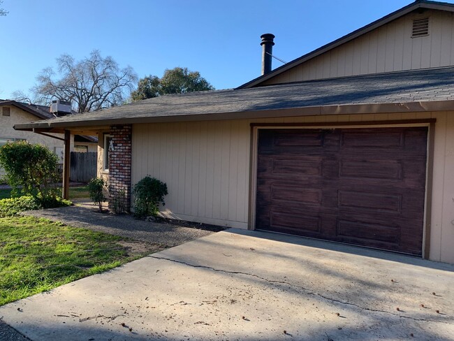 Building Photo - 2395 Jolyn Way Unit A-End of cul-de-sac in...