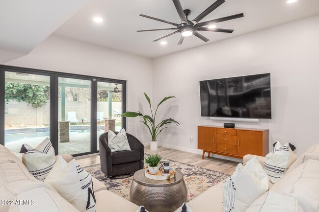 Foto del edificio - 8718 E San Bruno Dr