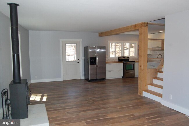 Building Photo - 132 Pinecrest Ln