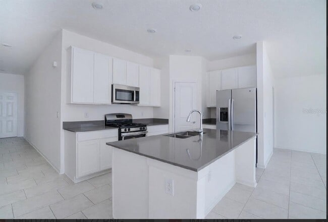 Building Photo - 9347 Revere Ave