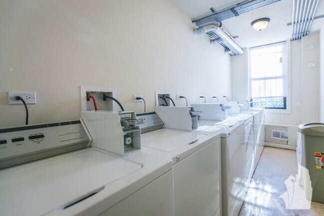 Foto del edificio - 1 bedroom in Chicago IL 60613