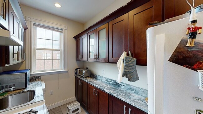 Building Photo - 14 Glenville Ave