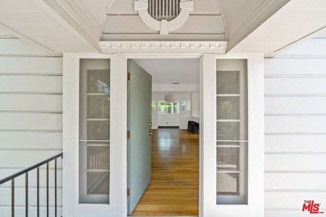 Foto del edificio - 3721 Valleybrink Rd