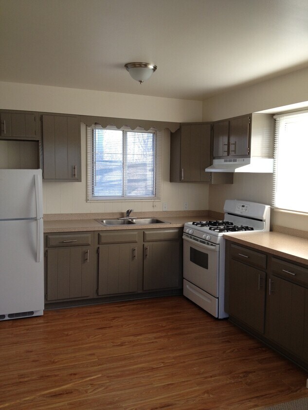 Primary Photo - 308 W Upright St