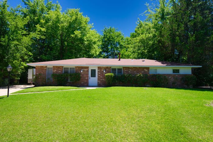 Primary Photo - Spacious 4 Bedroom Home