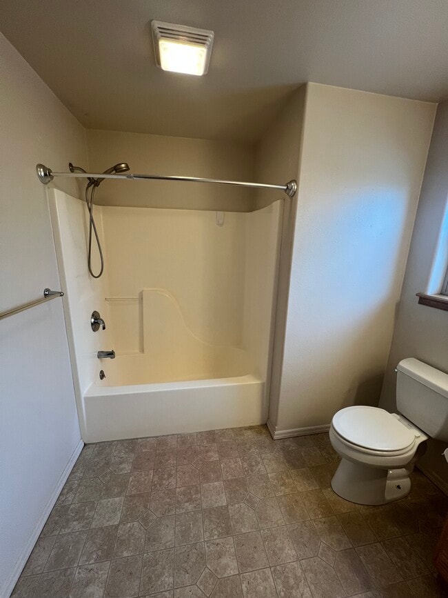 Foto del edificio - 803 E Riggs St