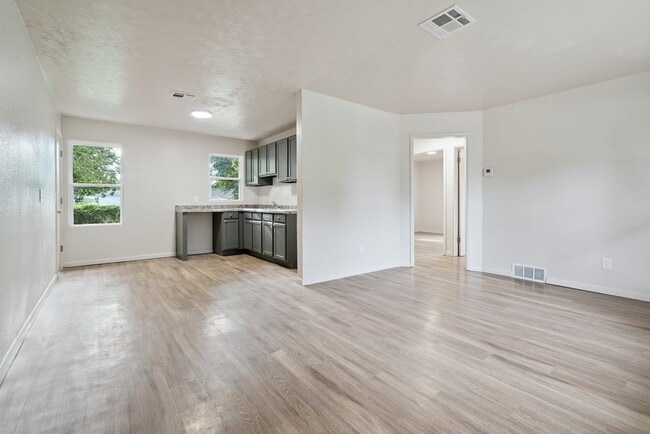 Building Photo - 5408 S Youngs Pl