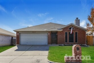 Building Photo - 1932 Cedar Tree Dr