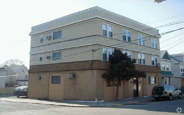 Primary Photo - 118-120 Windsor St