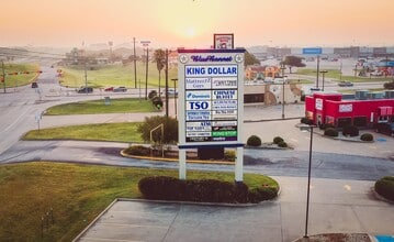 Building Photo - 2662 Hwy 290 W