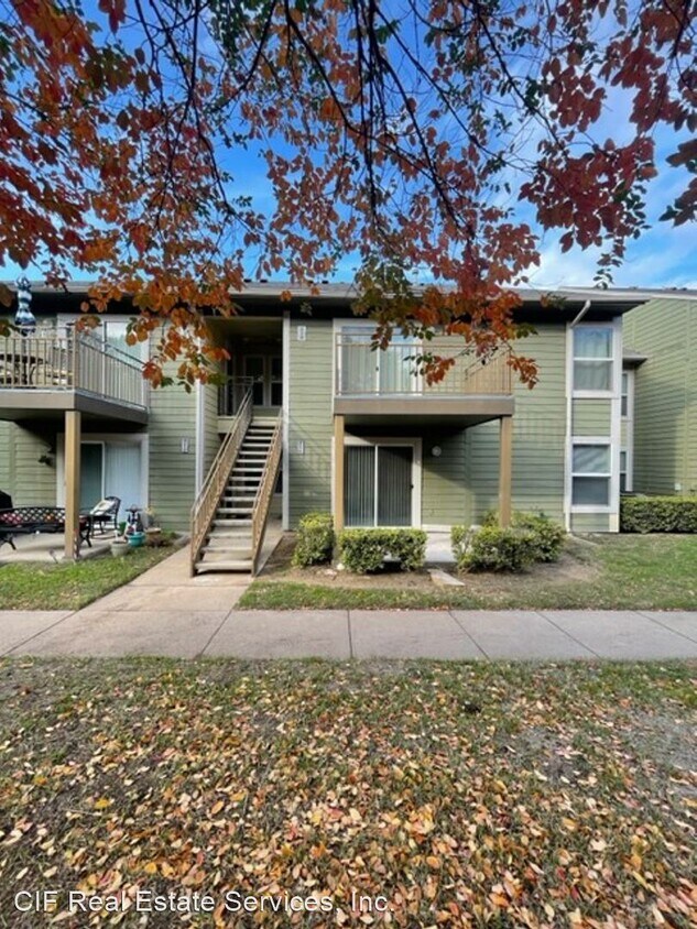 Foto principal - 2 br, 1 bath House - 1500 Lake Shore Dr. U...