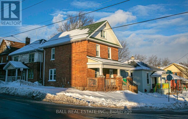 Building Photo - 306 Simcoe St