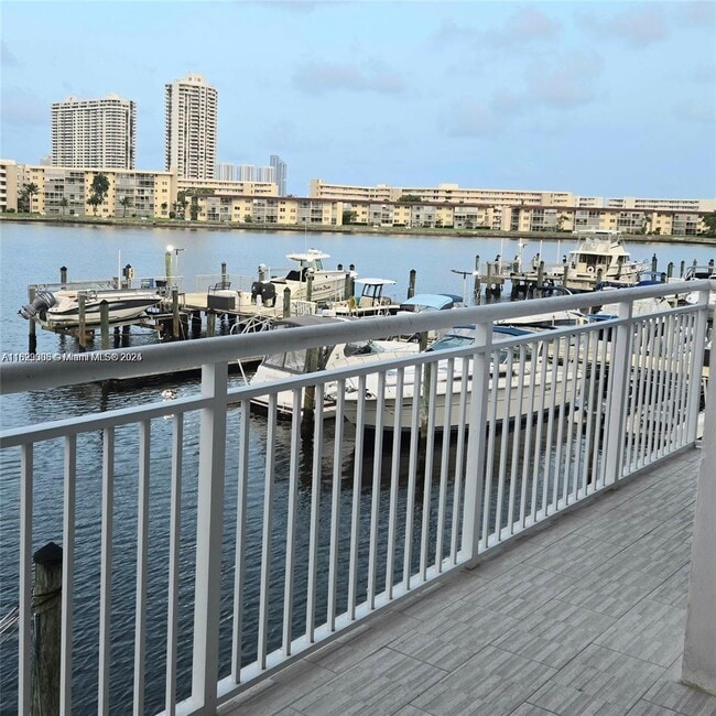 Foto del edificio - 18071 Biscayne Blvd